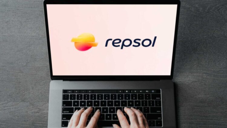Repsol reduce la jornada laboral a una empleada