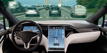 Se duerme al volante de un Tesla y acaba perseguido por la policía