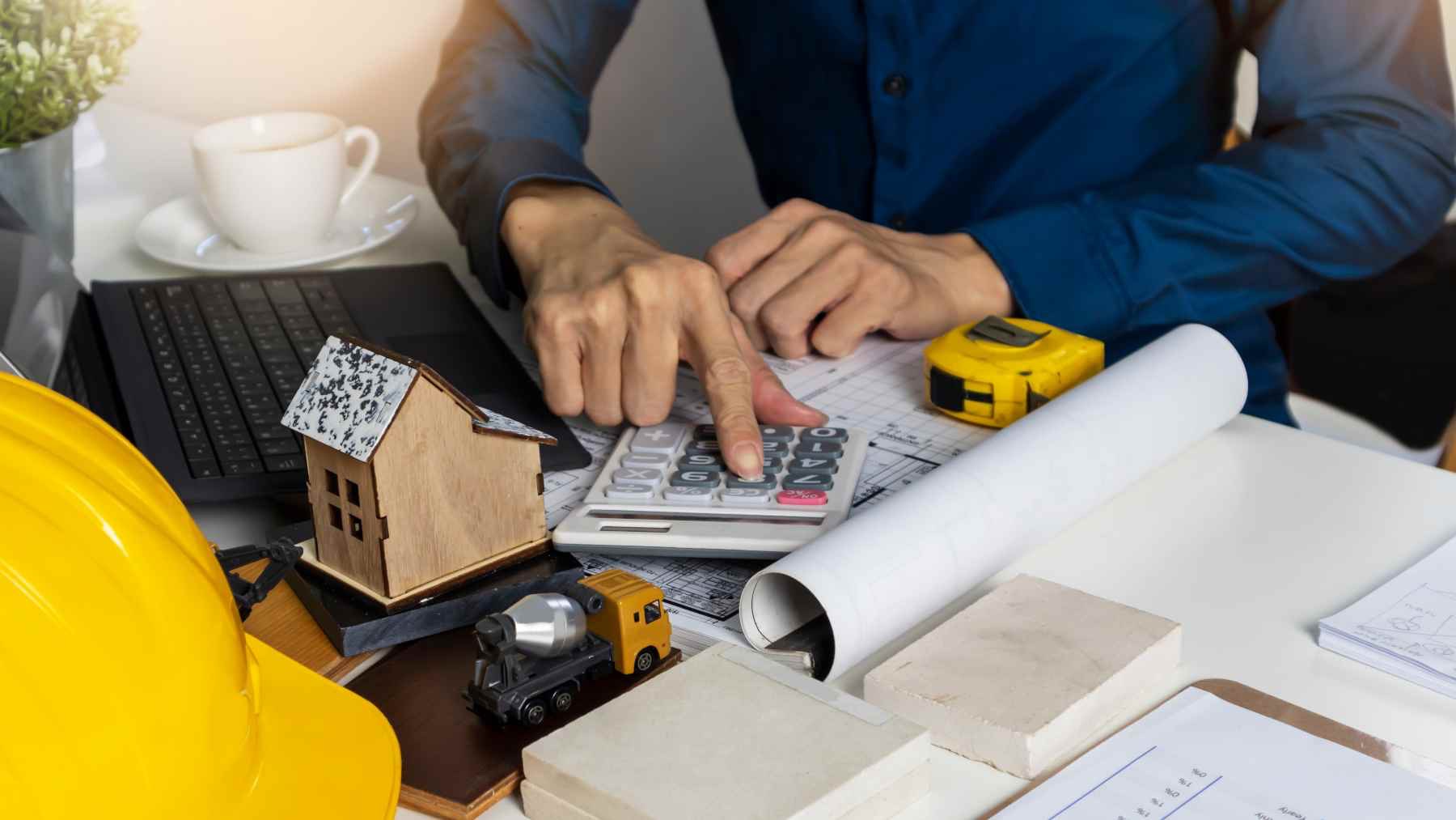 Ni estabilidad ni futuro: un albañil compara su sueldo con el de hace años y desnuda la crisis salarial en España 1 Un albañil compara su sueldo con el de hace años y desnuda la crisis