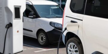 Si quieres comprarte un coche eléctrico, deberás gastarte más