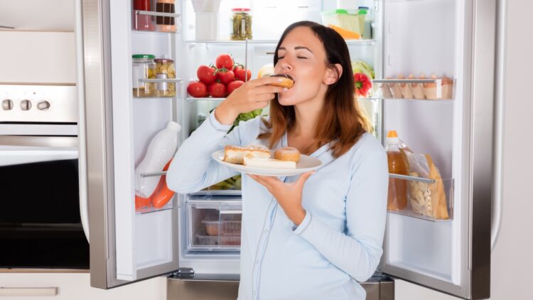 Confirmado por psicólogos: cuando tienes hambre no siempre habla tu estómago; a veces lo hacen estas otras razones 1 Cuando tienes hambre no siempre habla tu estómago