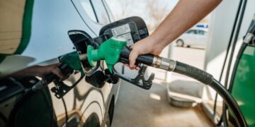 Es oficial: este error al volante arruina el motor de tu coche