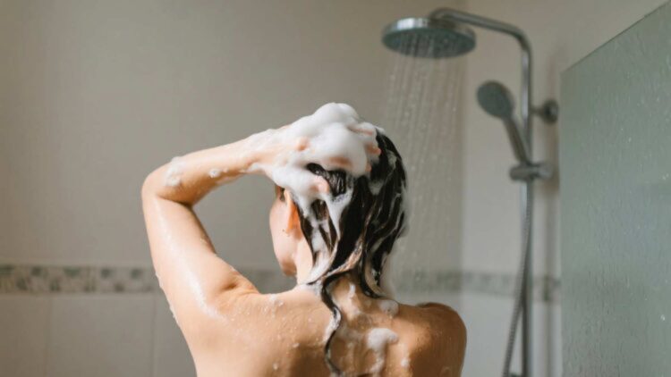 Cometes al lavarte el pelo y que hace que se ensucie el mismo día
