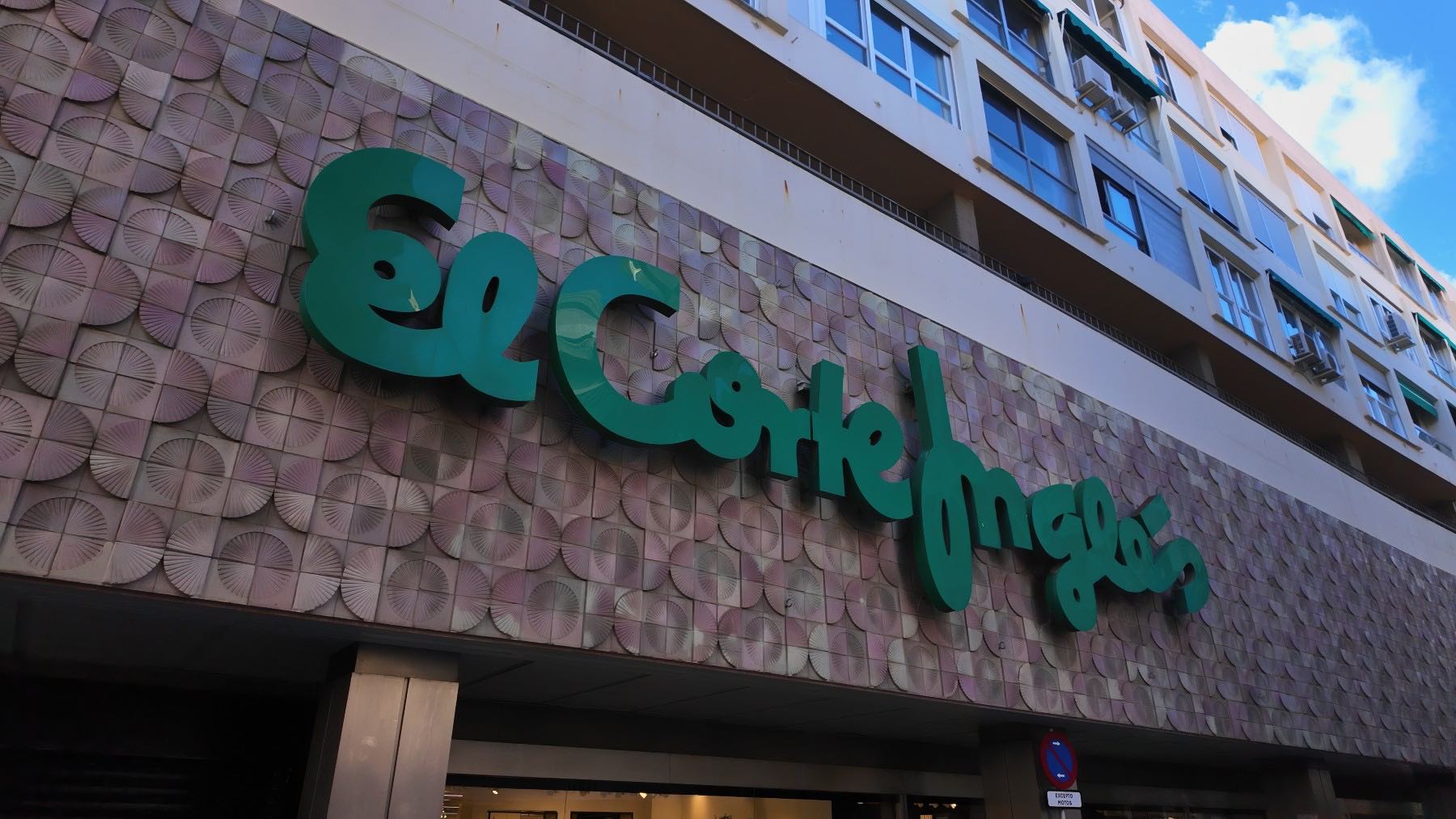 El Corte Inglés revoluciona tu cocina: esta sartén vale por dos y cambiará tu manera de freír patatas y croquetas 1 El Corte Inglés revoluciona tu cocina: esta sartén vale por dos