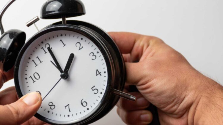 La ciencia lo confirma: el cambio de hora que hacemos en España
