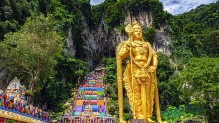 Álex Ginés compara la vida en Malasia con la vida en España: "Hay una diferencia que lo cambia absolutamente todo" 1 Álex Ginés compara la vida en Malasia con la vida en España