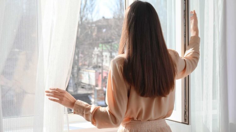 Abren la ventana para hacerlo, avísale de que corre riesgo de multa