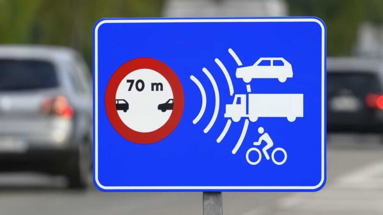 Confirmado por la DGT: esta es la nueva señal en autopistas