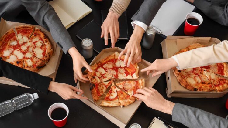 Pide una pizza al Domino's, es despedido y todo acaba en los juzgados: el juez lo consideró procedente por esta razón 1 Pide una pizza al Domino's, es despedido