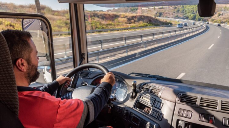 Ni por 3.000 euros ni por 4.000: esta profesión esencial garantiza el trabajo en España, pero no encuentra profesionales 1 Esta profesión esencial garantiza el trabajo en España