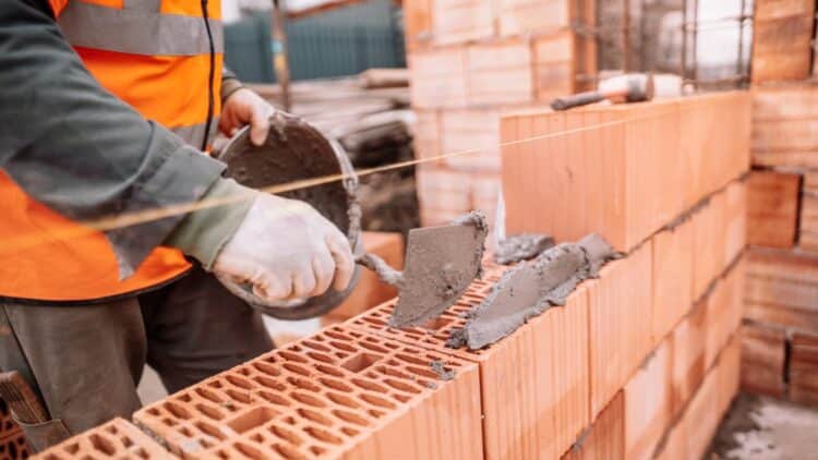 Un albañil, sobre el problema de los sueldos de su sector: "Con lo que gano, me alcanza para vivir" 1 Un albañil, sobre el problema de los sueldos de su sector