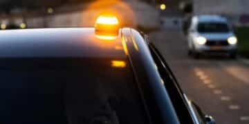 Desmontan el mito de la baliza V-16 obligatoria de la DGT