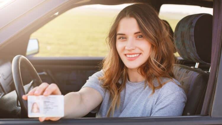 Tener el carnet de conducir será legal con 17 años