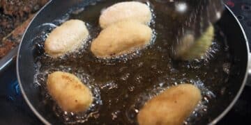 El truco para que las croquetas no se rompan al freírlas