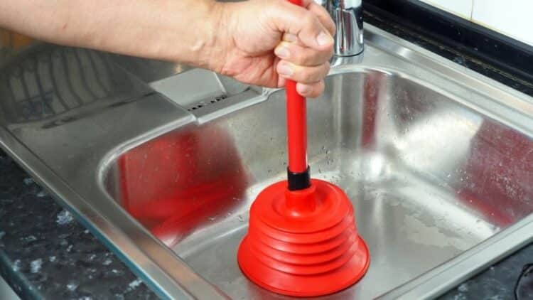 Adiós a los atascos: así puedes acabar con los problemas en los desagües sin químicos ni productos agresivos 1 Así puedes acabar con los problemas en los desagües