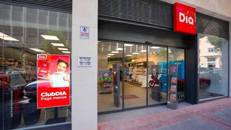DIA lo hace oficial: esta es su renovada estrategia con la que quiere competir de tú a tú con Mercadona, Carrefour y Lidl 1 DIA lo hace oficial: esta es su renovada estrategia