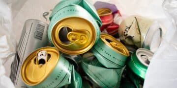 Un sistema que paga por cada lata retornada en los campus