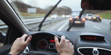 Así debes preparar tu coche para temporales y lluvias