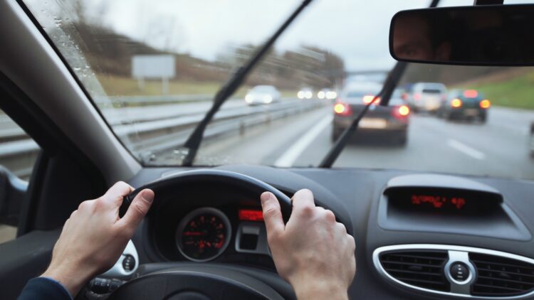 Así debes preparar tu coche para temporales y lluvias
