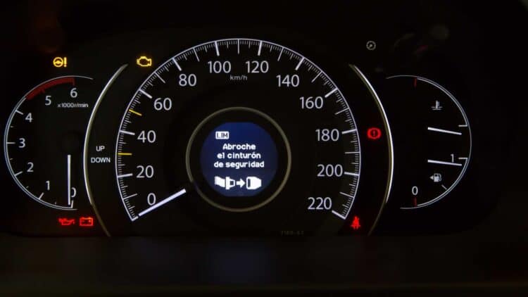 Cuánto tiempo puedes conducir con la luz de fallo motor