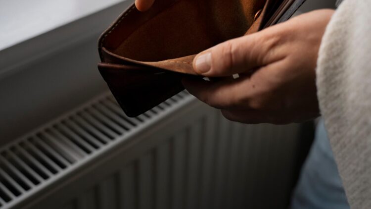 Jorge Morales de Labra, experto en energía: "Decir que hacer esto con la calefacción ayuda a ahorrar es un bulo" 1 Jorge Morales de Labra, experto en energía: "Decir que hacer esto con la calefacción ayuda a ahorrar es un bulo"