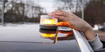 Pere Navarro, director general de la DGT, sobre las luces V16: "Los agentes serán flexibles durante un tiempo"