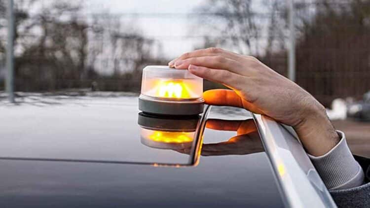 Pere Navarro, director general de la DGT, sobre las luces V16: "Los agentes serán flexibles durante un tiempo"