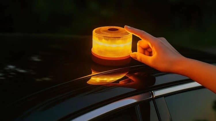 Facua sentencia a la DGT: los consumidores acusan a Tráfico de promover "un fraude masivo" con las luces V16 1 Facua sentencia a la DGT: los consumidores acusan a Tráfico de promover "un fraude masivo" con las luces V16