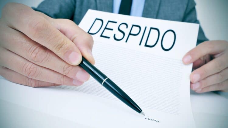 Falta 4 días al trabajo sin justificación, es despedida