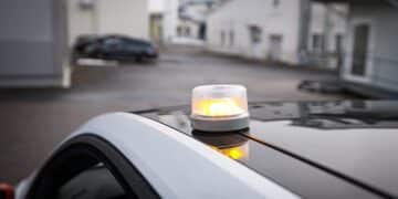 Explica cómo será el rastreo de las luces de emergencia V16