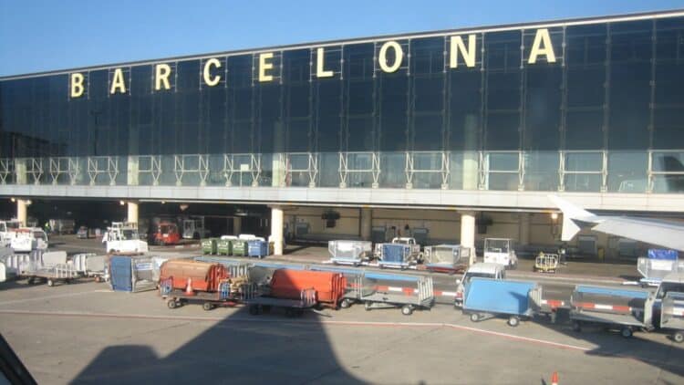 Una amenaza de bomba obliga a un aterrizaje de emergencia de un avión en Barcelona