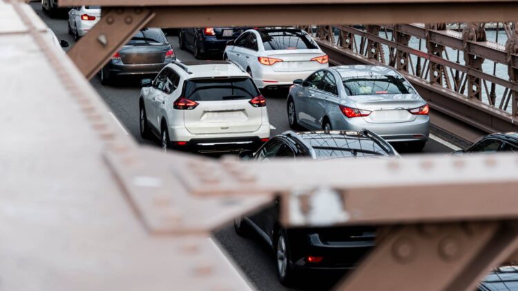 La DGT lo hace oficial: esta manía que tienes al volante te puede costar 200 euros y 4 puntos del carnet de conducir 1 La DGT lo hace oficial: esta manía que tienes al volante te puede costar 200 euros y 4 puntos del carnet de conducir