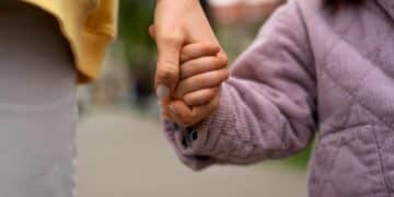 Castilla y León facilitará los trámites de adopción a las familias de acogida de menores