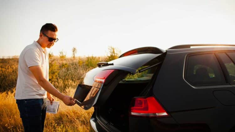 agresion-maletero-coche