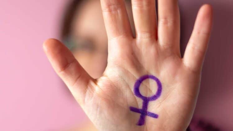 El Gobierno denuncia a la Comunidad de Madrid por no crear un registro de médicos objetores al aborto