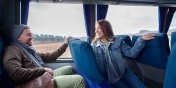 Enrique García, portavoz de la OCU: "La alternativa más económica a viajar en tren sigue siendo el autobús"