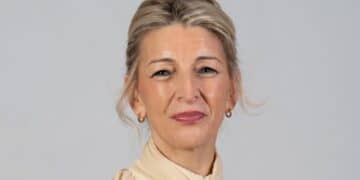 Yolanda Díaz propone subir el salario mínimo en España en este 2026 hasta los 1.221 euros