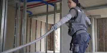 Carolina Marrero, electricista: "Pasé de tener un sueldo de 1.400 euros a ganar esta cantidad tras hacerme autónoma"