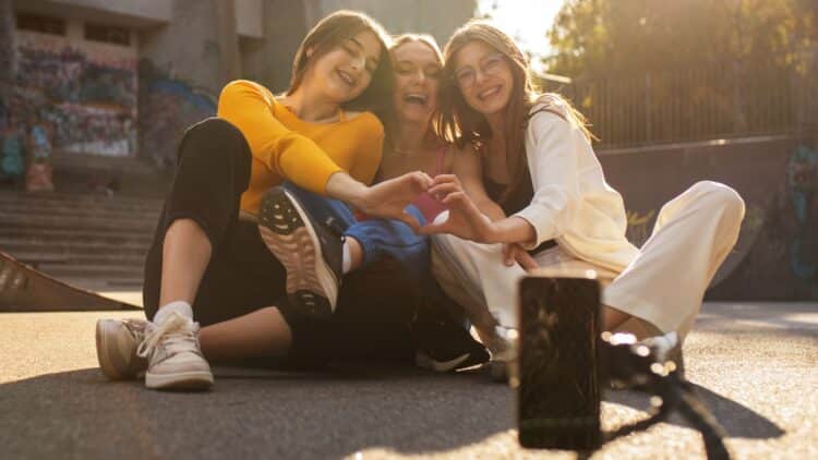 La publicidad destinada a niños y adolescentes, un ‘chollo’ para las redes sociales: ganan 11.000 millones al año