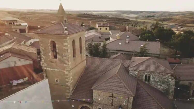 Casa gratis, trabajo asegurado... y solo 40 vecinos: así es la oferta del pequeño municipio de Arenillas, en Soria 1 Casa gratis, trabajo asegurado... y solo 40 vecinos: así es la oferta del pequeño municipio de Arenillas, en Soria