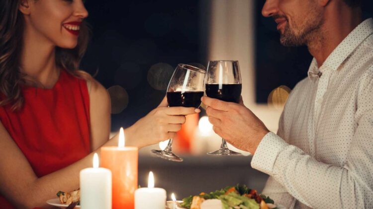 Ni 20 euros ni 25: este es el precio medio por persona que pagaron los españoles en su cena de San Valentín 1 Cena de San Valentín