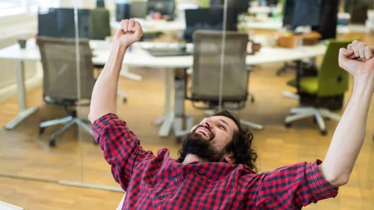 Confirmado por el Tribunal Supremo: si un día festivo coincide con tu descanso, así es como deberá obrar la empresa 1 Día festivo