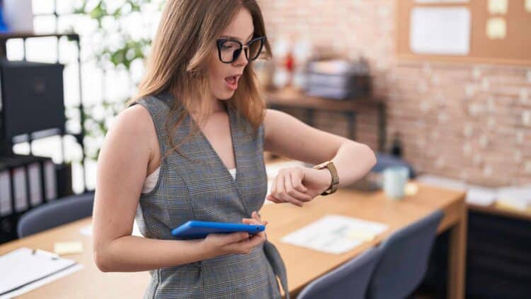 La ficha digital se atasca en España: pese a que es obligatoria, 7 de cada 10 empresas no la han implementado 1 Horario de trabajo