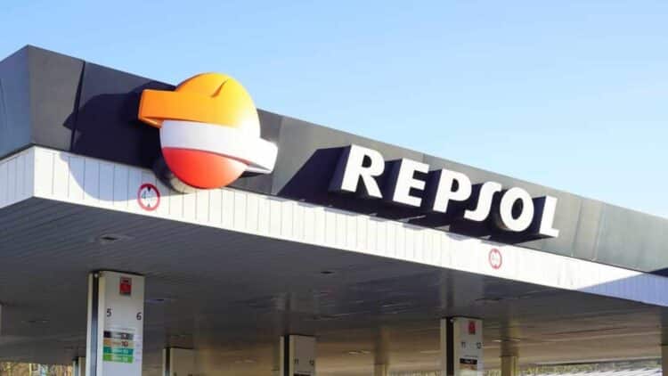Denuncia a Repsol