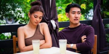 What it means when people avert their gaze while talking to you