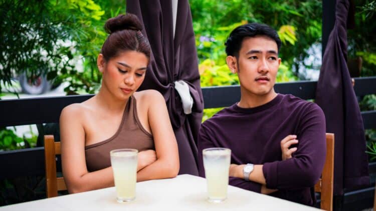 What it means when people avert their gaze while talking to you