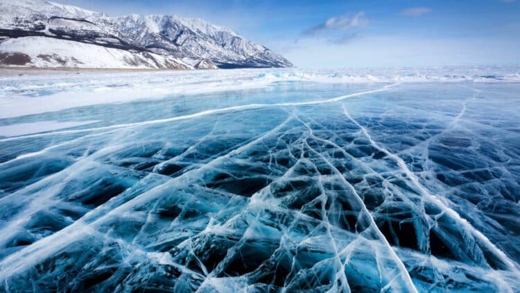 Scientists warn - Arctic ice can trigger active chemical reactions, at -30 °C it becomes a chemical reactor capable of releasing iron and carbon into the environment 1 Arctic ice can trigger active chemical reactions