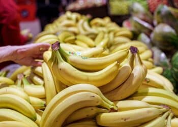 Goodbye to black bananas - the homemade trick that keeps their color and freshness for more than a week without a fridge 10 Goodbye to black bananas - the homemade trick that keeps their color and freshness