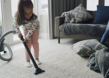 Experts confirm that we breathe up to 68,000 microplastics a day into our lungs