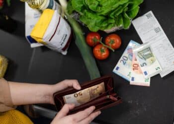 Economist Gonzalo Bernardos - warns that “a person who earns €1,600 can already be considered vulnerable”